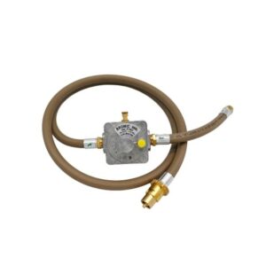A circular hose with a brass connector attaches to a grey regulator labeled "Bromic 90kPa MAX INLET PRESSURE 1500kPa." It rests on a plain, white background.